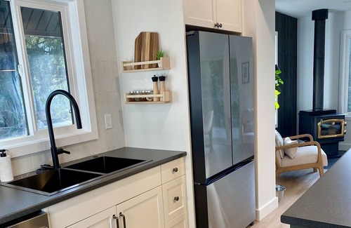 Irvines Landing House | Kammerle Cabin - Beautifully renovated house in Garden Bay, BC!