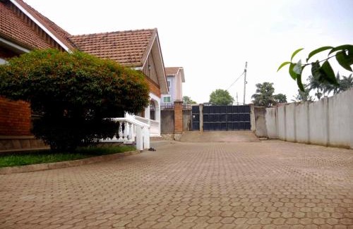 Bukoto Apartment | Kampala Kiwatule Comfy Holiday Home