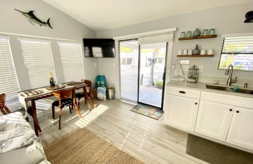 Key Largo Cottage | Kampground Escape w/Kayaks, Heated Pool & Marina!