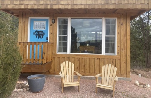 Hot Springs Cabin | Kamryn`s Kottage on a cozy quiet Mesa