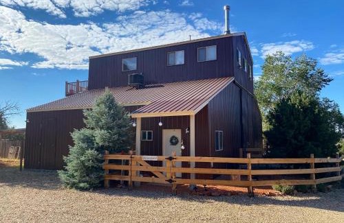 Kanab Apartment | Kanab Barn Loft House on 40 acres Pet Friendly