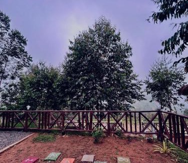 Kanthalloor Hotel | Kanav Living - Wooden Cottage