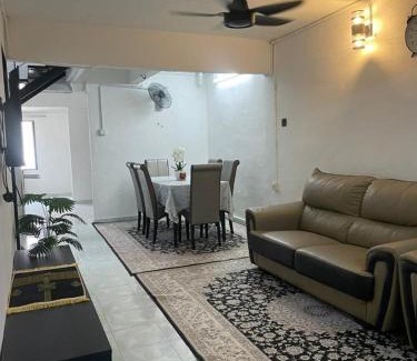 Taman Jali Ski Chalet | #KangaQHomestay99