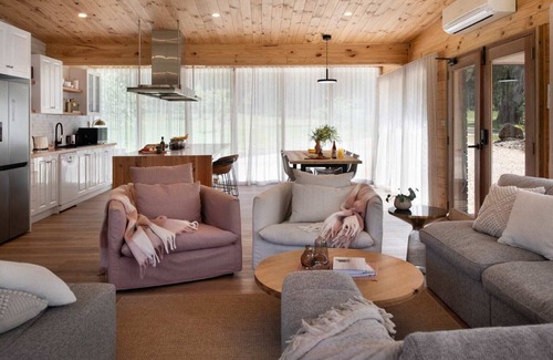 Wheatsheaf House | Kangaroo Creek Estate Daylesford