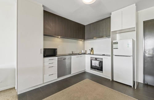 Kangaroo Point Apartment | Kangaroo Point 2-Bed Flat with Gym & Pool