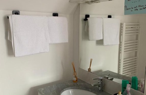 Thivars Hotel | Kangourou a moustache