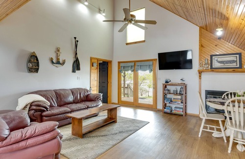 Anthony Cabin | Kansas Vacation Rental w/ Boat Dock & Lake Access