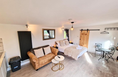 Blairgowrie Ski Chalet | Kaoglen Buck Pod - Hot Tub - Feature - Pets
