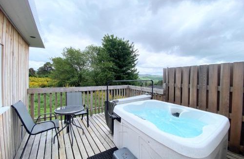 Blairgowrie Ski Chalet | Kaoglen Fallow Pod - Luxury - Hot Tub - Pet Friendly