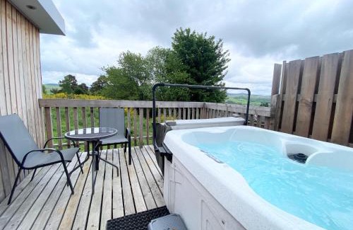 Blairgowrie Ski Chalet | Kaoglen Lodge - Fawn Pod - Hot Tub - Dogs - Pitlochry - Luxury