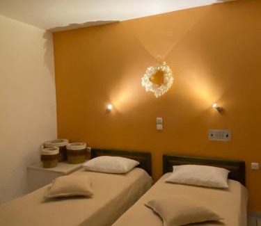 Plaka Apartment | Kapares Studios