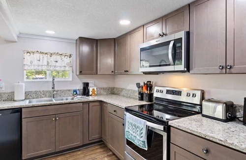 Gravois Mills House | Kaptain Morgan's Retreat, Hot Tub, Fire Pit, Boat Slip, Dogs Welcome