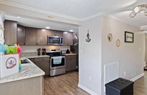 Gravois Mills House | Kaptain Morgan's Retreat, Hot Tub, Fire Pit, Boat Slip, Dogs Welcome