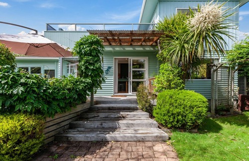 Rainbow Point House | Kapuka Paradise - Wharewaka Holiday Home