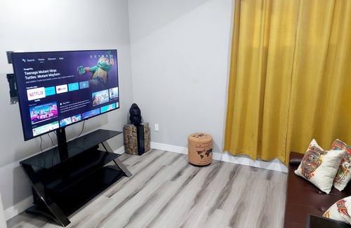 Northeast Edmonton House | Karibu Oasis - Guest Suite