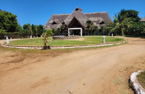 Malindi Apartment | Karibuni, Villa 107, Beachfront Stay with Restaurant, Pool & Bar