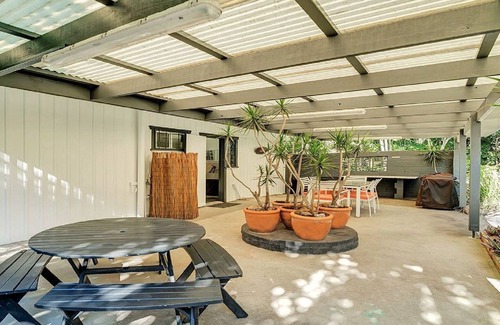 Minnie Water House | Karingal, TOP NOTCH, Par EXCELLENCE