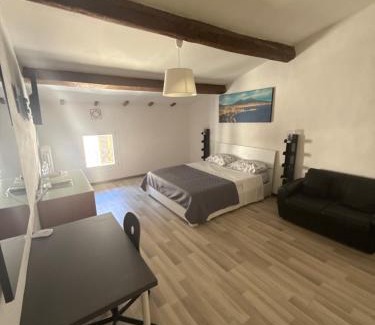 Peretola House | Karivi - Poma