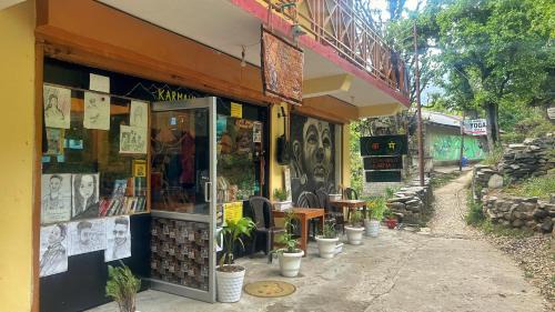 Manali House | Karma Valley Stay & Cafe