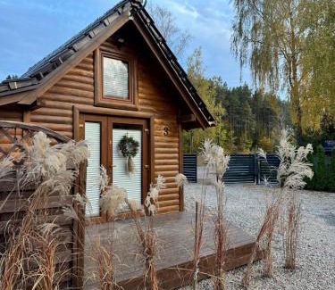gmina Stezyca Ski Chalet | Karmelowe Domki Kaszuby, z jacuzzi na tarasie z widokiem na jezioro