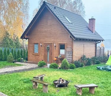 gmina Stezyca Ski Chalet | Karmelowe Domki Kaszuby, z jacuzzi na tarasie z widokiem na jezioro