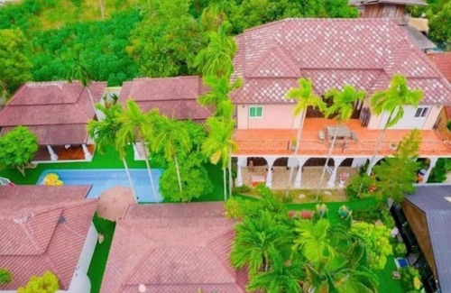 Na Chom Thian Villa | Karnie Cheer Pool Villa & Resort Pattaya with slow-paced atmosphere