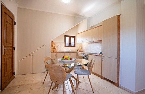 Karoti House | Karoti 21-Renovated 2-bedroom house with amazing terrace view and common pool