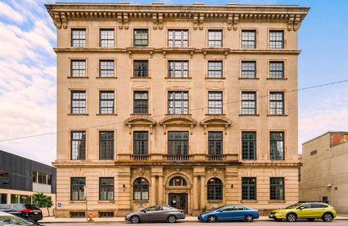 East Liberty Apartment | Kasa Classic Studio Quick Drive to Carnegie Mellon The Maverick