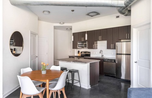 Del Ray Apartment | Kasa Comfy 2 BD Gym Access Alexandria