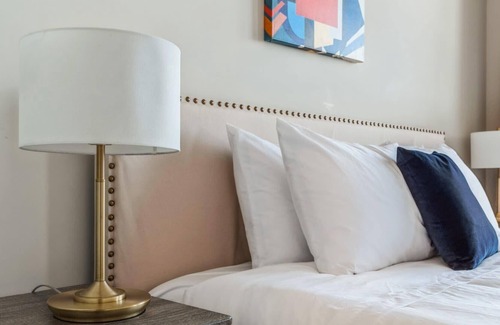 Lowry Hill East Apartment | Kasa | Cozy 1 BD + Self Check-In | Minneapolis