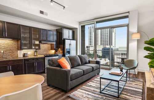 Waller Creek District Apartment | Kasa | Cozy 1BD + Juliet Balcony | Austin