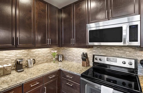 Waller Creek District Apartment | Kasa | Cozy 1BD + Juliet Balcony | Austin