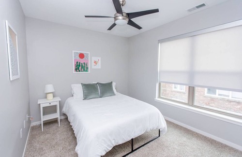 DeBaliviere Place Apartment | Kasa | Cozy 2BD + Pool | Forest Park
