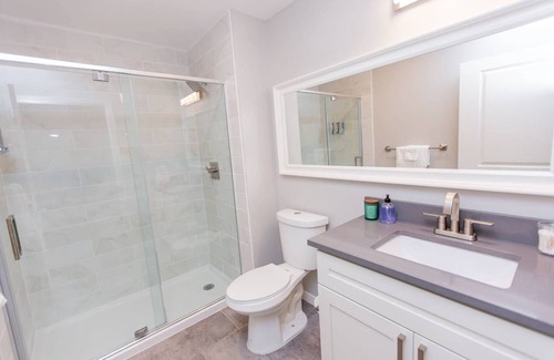 DeBaliviere Place Apartment | Kasa | Cozy 2BD + Pool | Forest Park