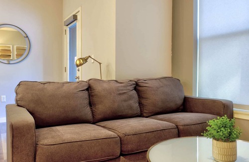 DeBaliviere Place Apartment | Kasa | Enjoy a Live Show at The Muny | Forest Park