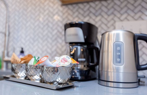 DeBaliviere Place Apartment | Kasa Forest Park St. Louis