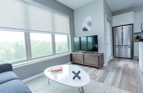 DeBaliviere Place Apartment | Kasa Forest Park St. Louis