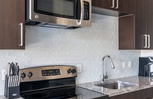 Del Ray Apartment | Kasa | Homey Studio + Rooftop Terrace | Alexandria