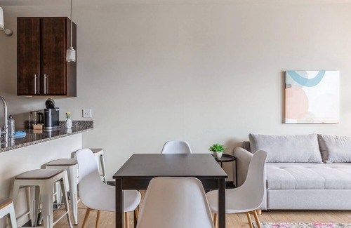 Westown Apartment | Kasa Relax in Your Spacious 1BD Pet Friendly Milwaukee