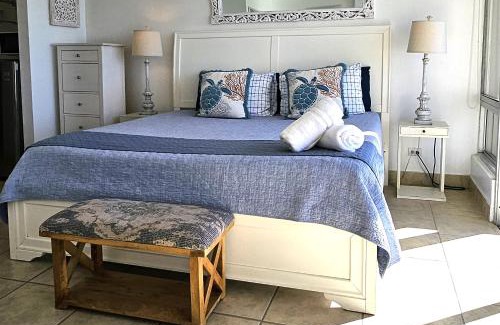 Isla Verde Apartment | KASA Seaview at Coral Beach BEACHFRONT POOL
