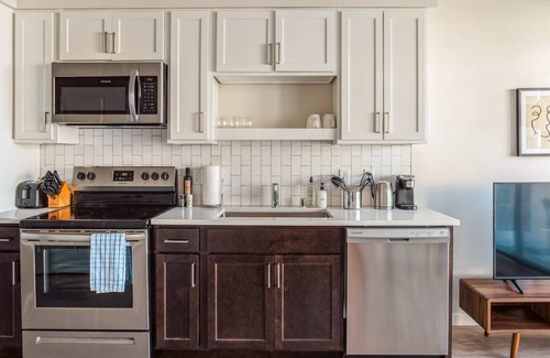 Lowry Hill East Apartment | Kasa | Traditional Studio + Self Check-In | Minneapolis
