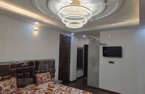 Barog Apartment | Kasauli-Barog Enchanted view of Mountains