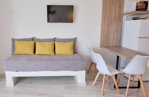 Khondros Apartment | Kassiopi - Deluxe apt 50m from the beach, sea view