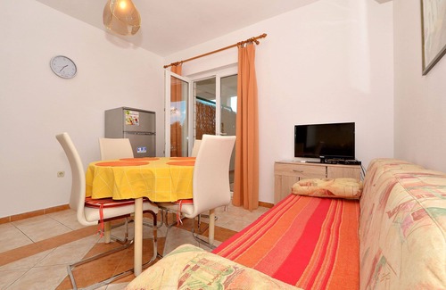 Municipality of Trogir Apartment | KATARINA 1 apartment for 4 + 1 people, 2 bedrooms and only 20m from the beach