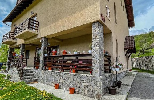 Moieciu House | Kate House