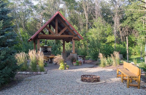 Beresford Cottage | Kate's Cottage On The Historic Peterson Farm