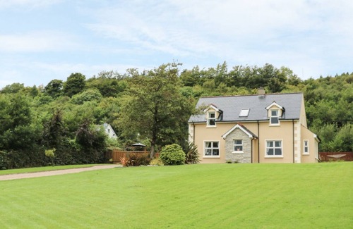 Rathmullan Cottage | KATE'S COTTAGE, pet friendly in Rathmullan, County Donegal
