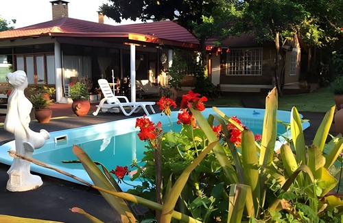 Obera Condo | KatyArte cabins with pool entering Oberá