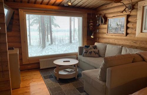 Akaslompolo Apartment | Kaupinmaja, Ylläs, Äkäslompolo, Lapland - Log Cabin with Lake and Fell Scenery
