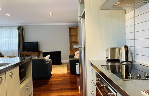 Russell Cottage | Kauri Cottage - Russell Cottage Collection